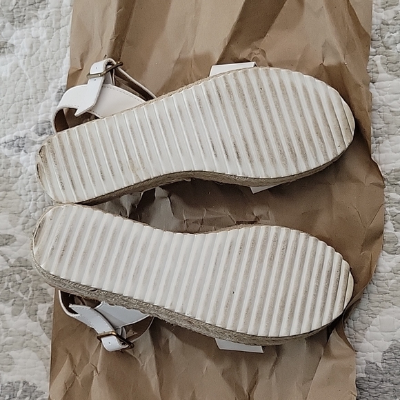 Shoedazzle Sandal 👡 - Picture 4 of 4